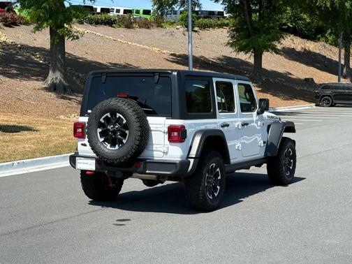 Bright White Clearcoat 2025 Jeep Wrangler Rubicon