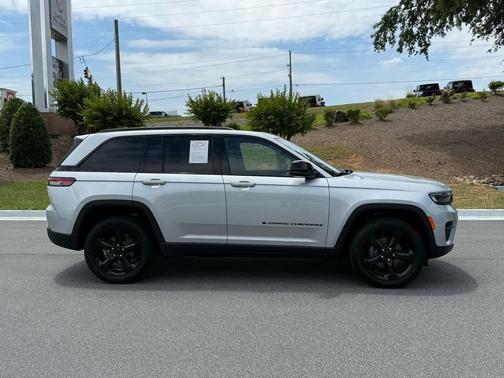 Silver Zynith 2024 Jeep Grand Cherokee Altitude