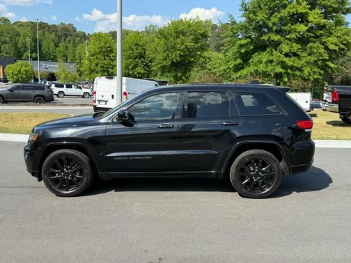 Diamond Black Crystal Pearlcoat 2020 Jeep Grand Cherokee Altitude