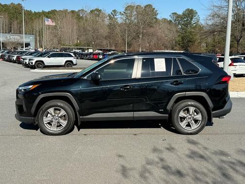 2024 Toyota RAV4 Hybrid SE