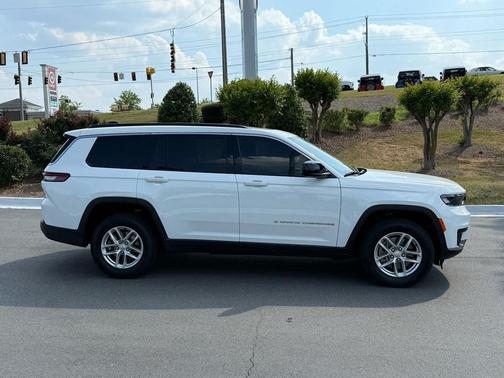 Bright White Clearcoat 2024 Jeep Grand Cherokee L Laredo