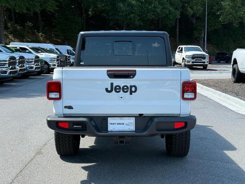 Bright White Clearcoat 2024 Jeep Gladiator Sport