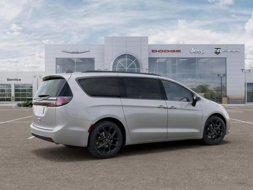 Silver Mist Clearcoat 2026 Chrysler Pacifica L