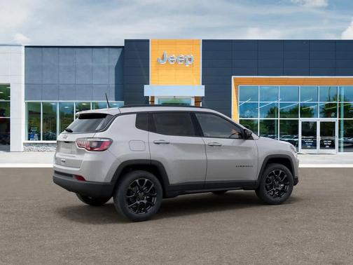 Silver Zynith Metallic Clearcoat 2026 Jeep Compass Latitude