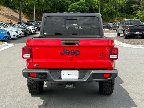 Firecracker Red Clearcoat 2021 Jeep Gladiator Willys 4x4
