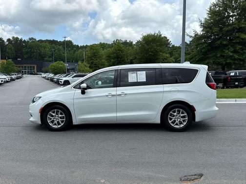 Bright White Clearcoat 2017 Chrysler Pacifica LX