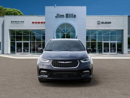 Diamond Black Crystal Pearlcoat 2026 Chrysler Pacifica L