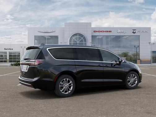 Diamond Black Crystal Pearlcoat 2026 Chrysler Pacifica L