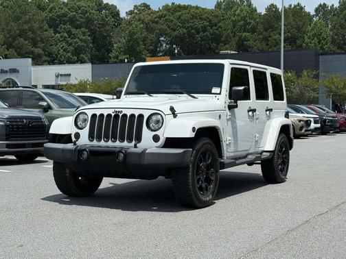 Bright White Clearcoat 2017 Jeep Wrangler Unlimited Smoky Mountain