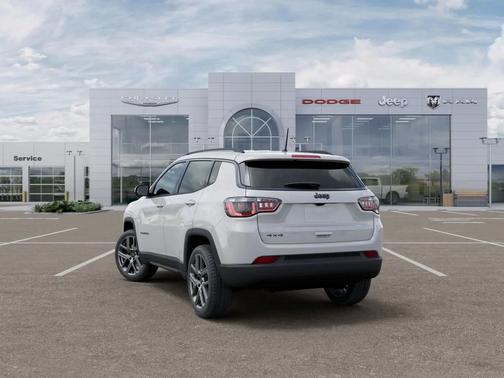 Bright White Clearcoat 2026 Jeep Compass Latitude