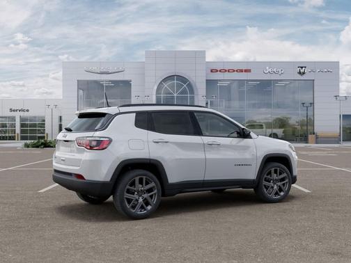 Bright White Clearcoat 2026 Jeep Compass Latitude