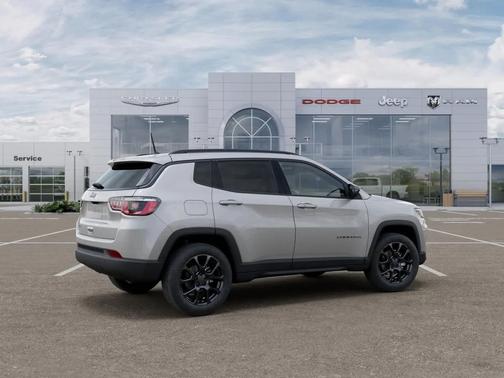 Silver Zynith Metallic Clearcoat 2026 Jeep Compass Latitude