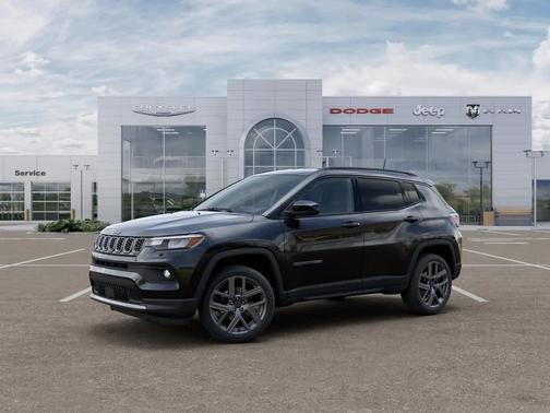 Diamond Black Crystal Pearlcoat 2026 Jeep Compass Latitude