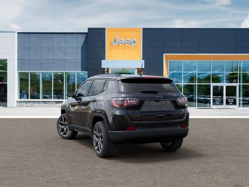 Diamond Black Crystal Pearlcoat 2026 Jeep Compass Latitude