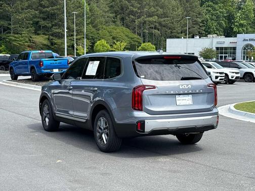 Everlasting Silver 2023 Kia Telluride LX