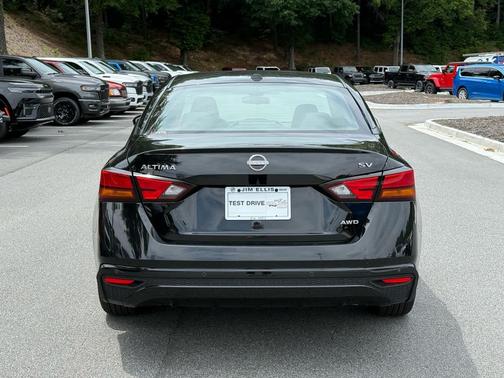Super Black 2024 Nissan Altima 2.5 SV