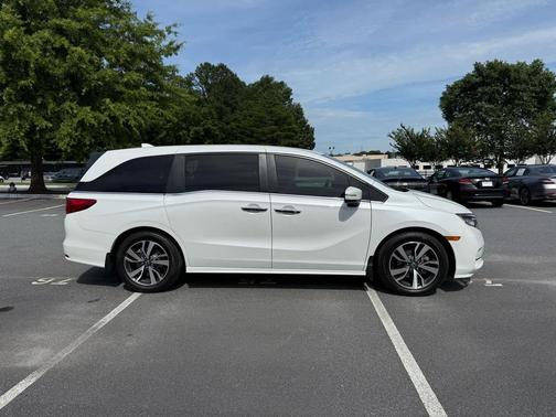 Platinum White Pearl 2022 Honda Odyssey Touring