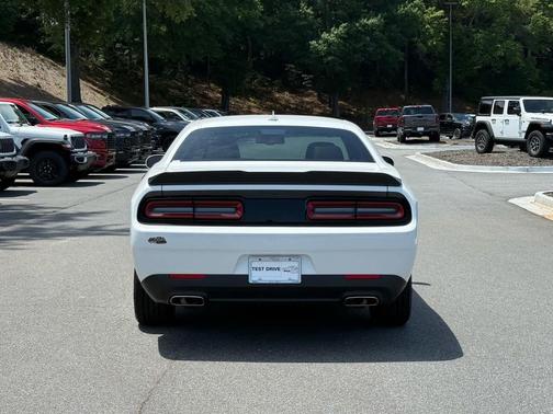 White Knuckle Clearcoat 2022 Dodge Challenger SXT