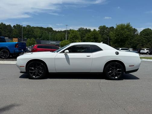 White Knuckle Clearcoat 2022 Dodge Challenger SXT