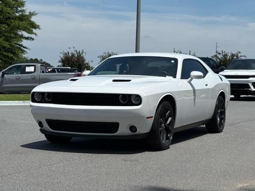 White Knuckle Clearcoat 2022 Dodge Challenger SXT