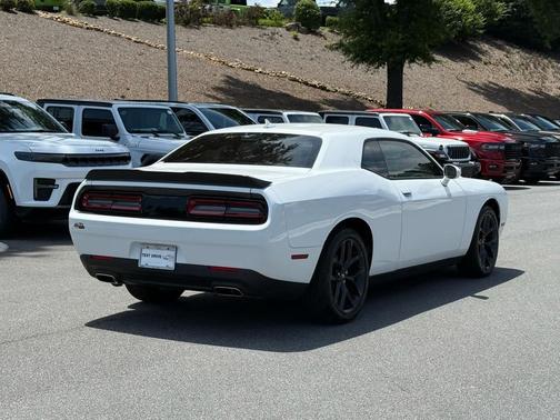 White Knuckle Clearcoat 2022 Dodge Challenger SXT