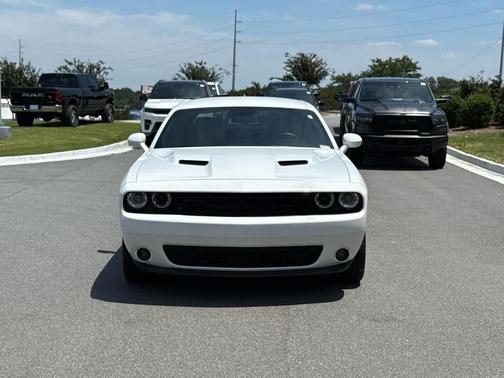 White Knuckle Clearcoat 2022 Dodge Challenger SXT