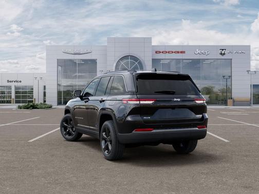 Diamond Black Crystal Pearlcoat 2026 Jeep Grand Cherokee Limited