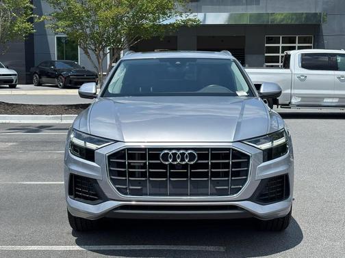 Florett Silver Metallic 2022 Audi Q8 55 Premium