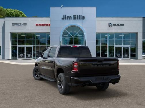 Diamond Black Crystal Pearlcoat 2026 RAM 1500 Express
