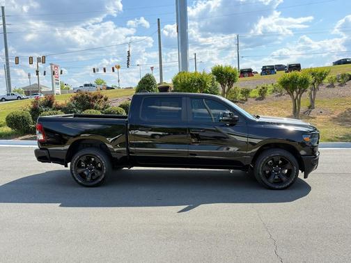 Diamond Black Crystal Pearlcoat 2023 RAM 1500 Big Horn/Lone Star