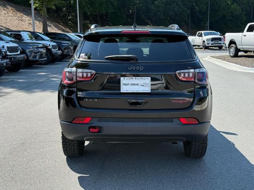 Diamond Black Crystal Pearlcoat 2024 Jeep Compass Trailhawk