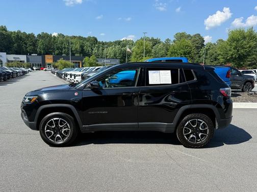 Diamond Black Crystal Pearlcoat 2024 Jeep Compass Trailhawk