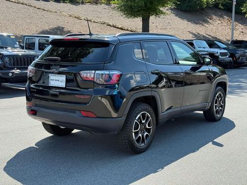 Diamond Black Crystal Pearlcoat 2024 Jeep Compass Trailhawk