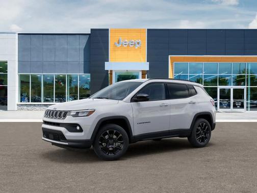 Bright White Clearcoat 2026 Jeep Compass Latitude