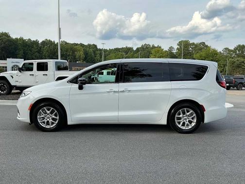 Bright White Clearcoat 2024 Chrysler Pacifica Touring L