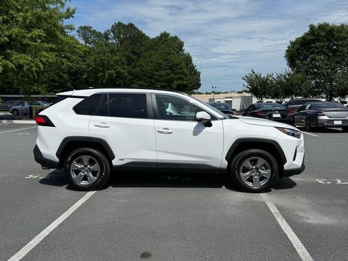 Ice Cap 2025 Toyota RAV4 Hybrid XLE