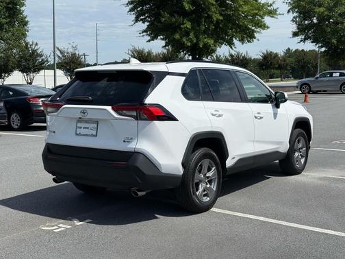 Ice Cap 2025 Toyota RAV4 Hybrid XLE