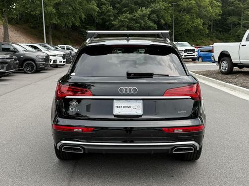 Mythos Black Metallic 2022 Audi Q5 45 S line Premium
