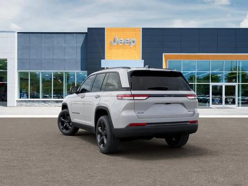 Bright White Clearcoat 2025 Jeep Grand Cherokee Limited