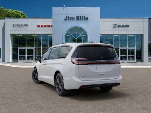 Bright White Clearcoat 2026 Chrysler Pacifica L