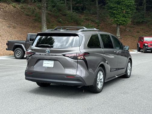 Predawn Gray Mica 2024 Toyota Sienna XLE