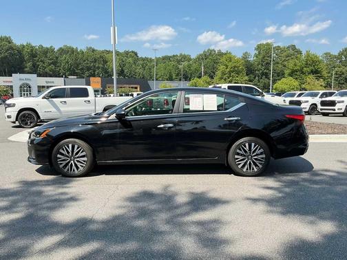 Super Black 2024 Nissan Altima 2.5 SV