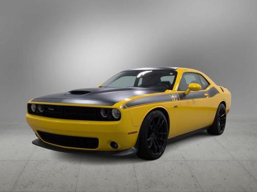 Yellow Jacket Clearcoat 2019 Dodge Challenger R/T Scat Pack