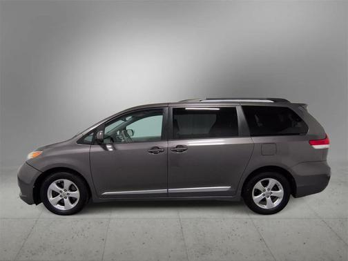 2014 Toyota Sienna LE