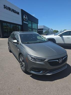 Smoked Pearl Metallic 2018 Buick Regal TourX Essence