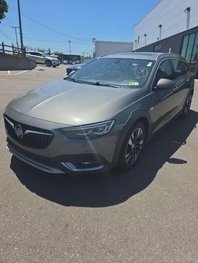 Smoked Pearl Metallic 2018 Buick Regal TourX Essence