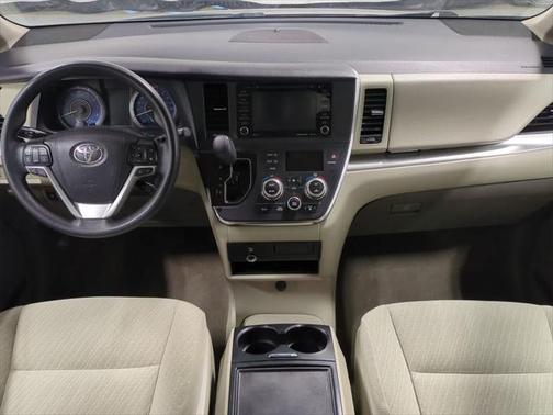 2018 Toyota Sienna LE