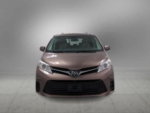 2018 Toyota Sienna LE