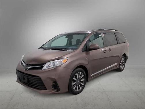 2018 Toyota Sienna LE