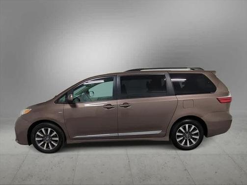 2018 Toyota Sienna LE
